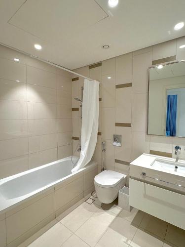 Luxury 2 Bedroom Apartment with Sea Views & Private Beach Access, Дубай (фото 10)