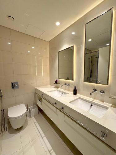 Luxury 2 Bedroom Apartment with Sea Views & Private Beach Access, Дубай (фото 7)