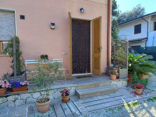  Katia´s Quiet Little Apartment in Massa