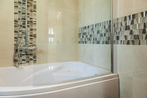 Grand View Villas - image 14