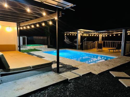 Piscina, Rainforest Serenity Home in Rio Grande