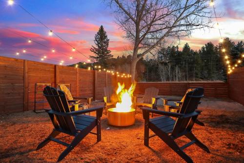 Hot Tub Hideout- Private & Downtown Access thumb 3