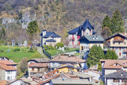 Casa tra i boschi in Esino Lario