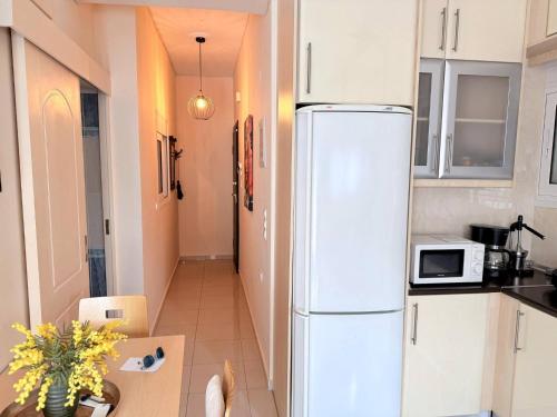 Little Central Apartment-1min walk from everywhere - image 3
