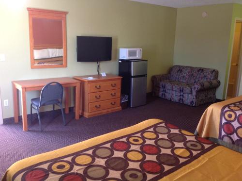 Americas Best Value Inn Pryor - image 9
