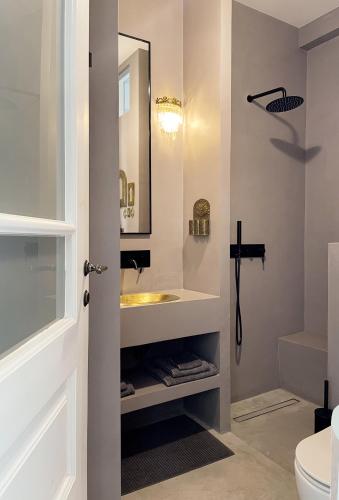 Susanna Apartments - Your Oasis in Athens Ano Petralona, Athen (Foto 7)