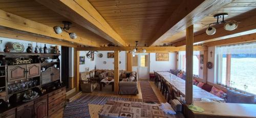 Restorāns, Öreg Tornácos Lak (Oreg Tornacos Lak) in Lunca De Sus