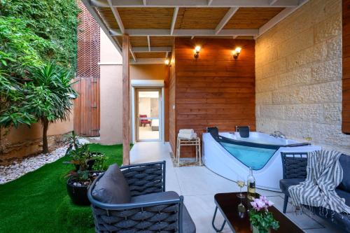 Instalações, Carmella Boutique Hotel in Carmel