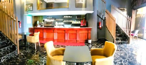 Restaurant, SYRACUSE near Place des Nations Unies