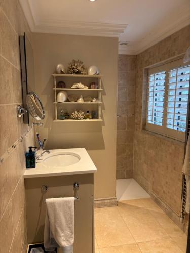 6 Northfields Close Family Household, Bath (photo 9)