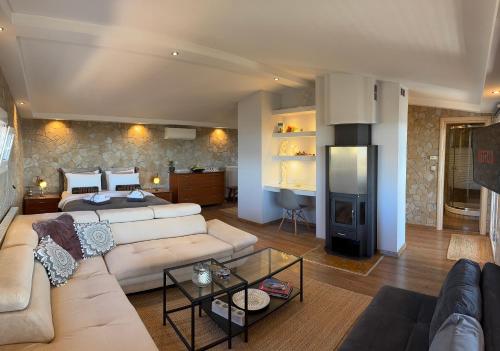 Inu # Wait 'N Sea, Jacuzzi, Luxury Stone House in Paralia Epanomis
