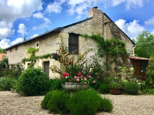 River Cottage Gite in historic Moncontour Vienne gîte à louer Ouizilly-Vignolles