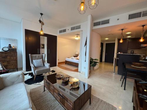 ASHRI Stylish African-Inspired Studio in DIFC - image 11