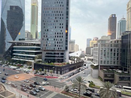 ASHRI Stylish African-Inspired Studio in DIFC - image 13