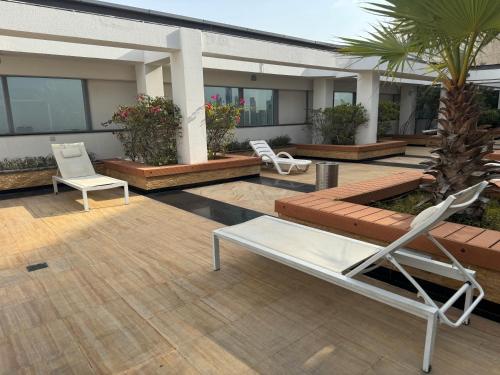 ASHRI Stylish African-Inspired Studio in DIFC - image 9