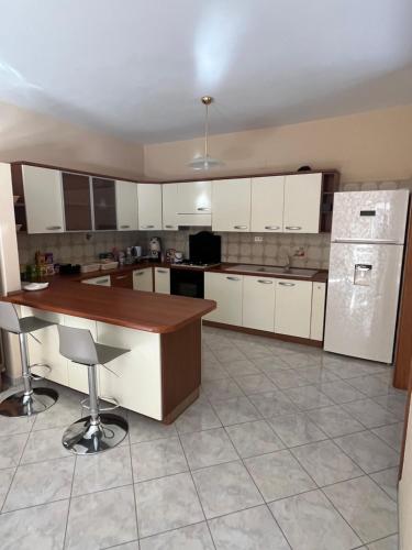 4 bedrooms, 6 beds