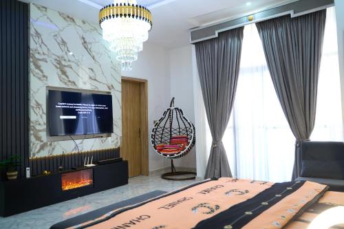 Four-Bedroom Luxury Apartment image 10