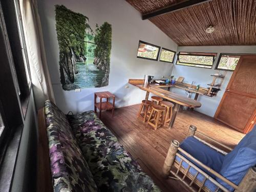 廚房, Eco-Bamboo Cottages in 圖里亞爾瓦