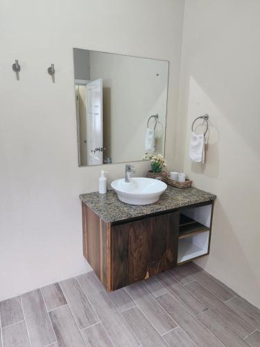 Setsuna, Luxury Oceanic View Villa Near Airport, Vieux Fort (photo 10)