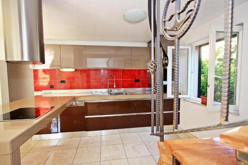 Seaside holiday house Mirca Brac - 24033 - image 2