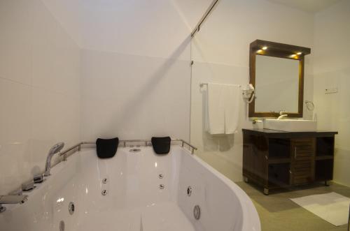 ห้องน้ำ, ออกวิน รีสอร์ต - นาวาลาปิติยา (Okwin Resort - Nawalapitiya) in แคนดี้