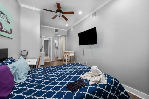 Modern & Chic Montrose Studio - Prime Location & Free Parking near พิพิธภัณฑ์ดิสทริก