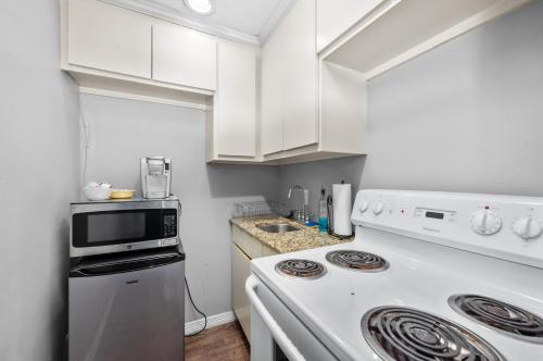 Modern & Chic Montrose Studio - Prime Location & Free Parking near โรงละครกลางแจ้งมิลเลอร์