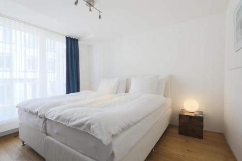 1 queen bed, 2 twin beds