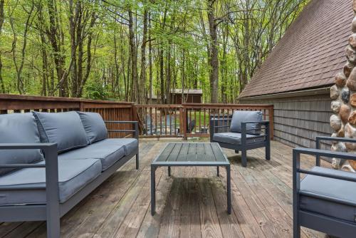 Whispering Pines - Lake Access Hot Tub Fire Pit Whispering Pines - Lake Access Hot Tub Fire Pit