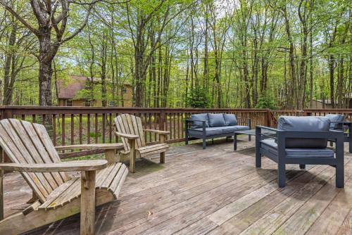 Whispering Pines - Lake Access Hot Tub Fire Pit Whispering Pines - Lake Access Hot Tub Fire Pit