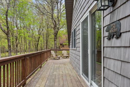 Whispering Pines - Lake Access Hot Tub Fire Pit Whispering Pines - Lake Access Hot Tub Fire Pit