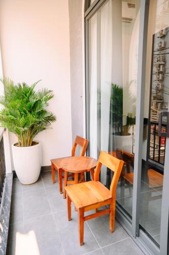 King Room with Balcony image 10
