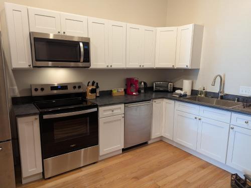 Spacious 3br Apt In Grand Old Home, Downtown Durham in Durham, USA