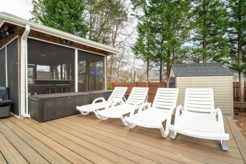 Tiki Hut, Bar, Kitchenette, Grill, Firepit at Pool