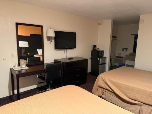 Hollister Inn - image 5