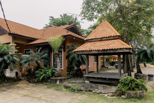 Villa Sri Mayang in Tok Jembal / Gong Badak