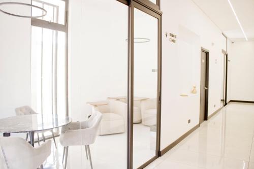 One-Bedroom Apartment image 5
