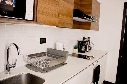 One-Bedroom Apartment image 2