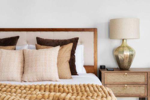 Pool HotTub FirePit BBQ Billiard PS4 Golf Pool HotTub FirePit BBQ Billiard PS4 Golf