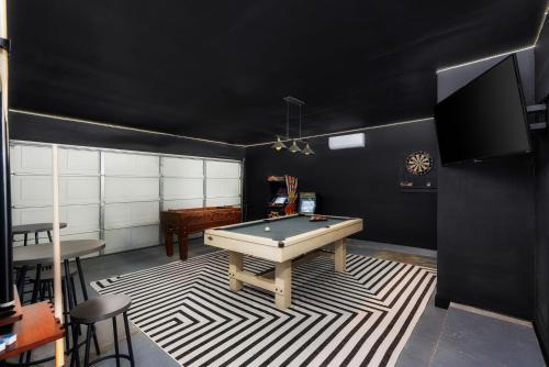 Pool HotTub FirePit BBQ Billiard PS4 Golf Pool HotTub FirePit BBQ Billiard PS4 Golf