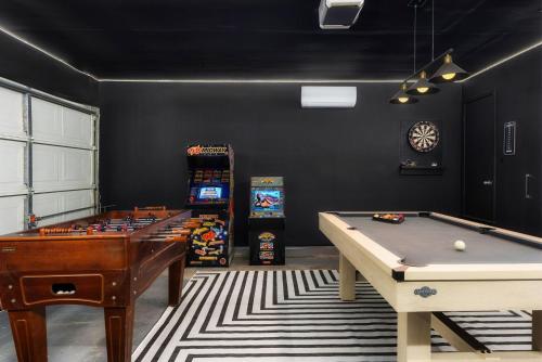 Pool HotTub FirePit BBQ Billiard PS4 Golf Pool HotTub FirePit BBQ Billiard PS4 Golf