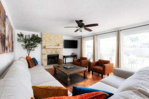 Pool HotTub FirePit BBQ Billiard PS4 Golf Pool HotTub FirePit BBQ Billiard PS4 Golf