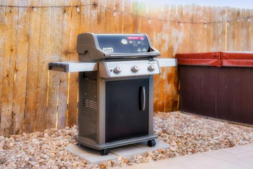 Pool HotTub FirePit BBQ Billiard PS4 Golf Pool HotTub FirePit BBQ Billiard PS4 Golf