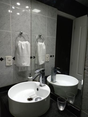 Cozy Condo in Miraflores - image 2