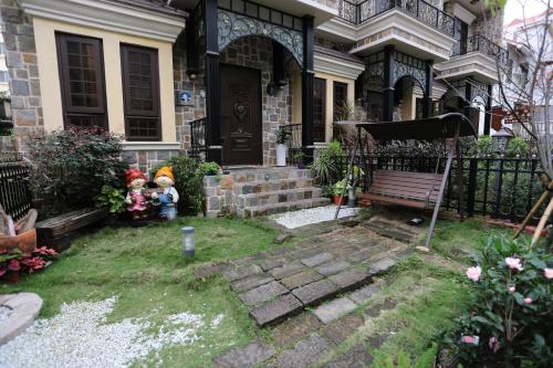 Aria's Home - 출입구