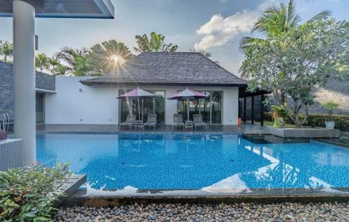 Luxury private pool villa resort style near beaches in Laguna