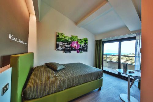 Deluxe Single Room with Balcony and Lake View