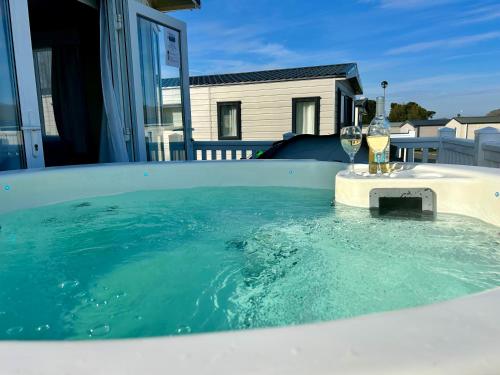 Holiday Home with Private Hot Tub in Brading