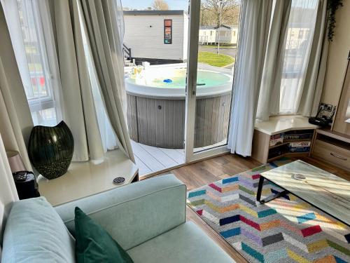 Holiday Home with Private Hot Tub in Brading
