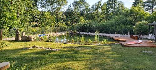 Dārzs, Ferienhaus mit Schwimmteich in idyllischer Lage in Kaleczyn